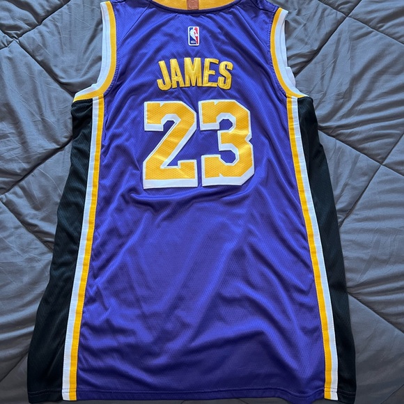 Nike LeBron James Los Angeles Lakers Jersey - Picture 2 of 3